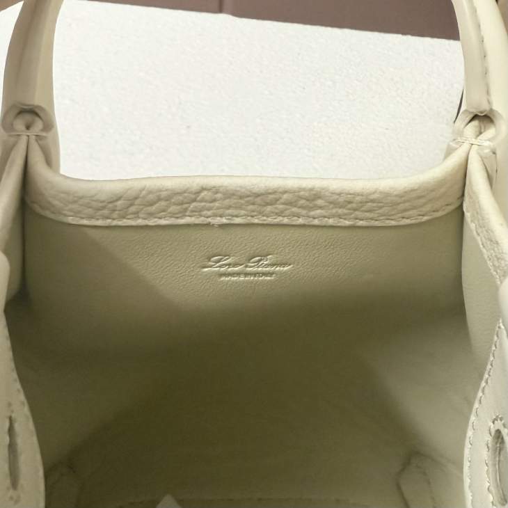 Picture of Loro Piana Handbags _SKUfw214916971fw